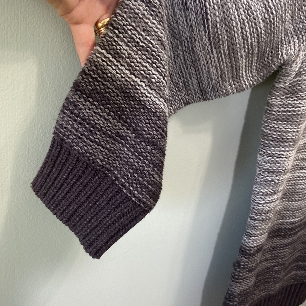 🆕 Crystal Kobe Women’s Gray Sweater Size Medium #233 - Picture 7 of 9